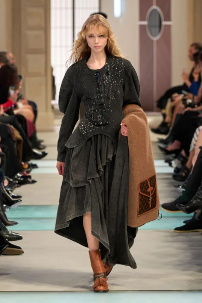 Look 60
